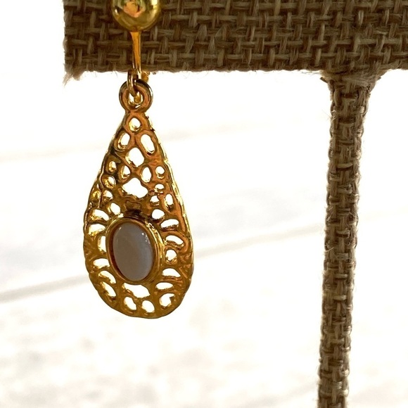 Elizabeth Farrell Opal Dangle Clip Earrings Gold Tone Unmarked - Picture 6 of 8